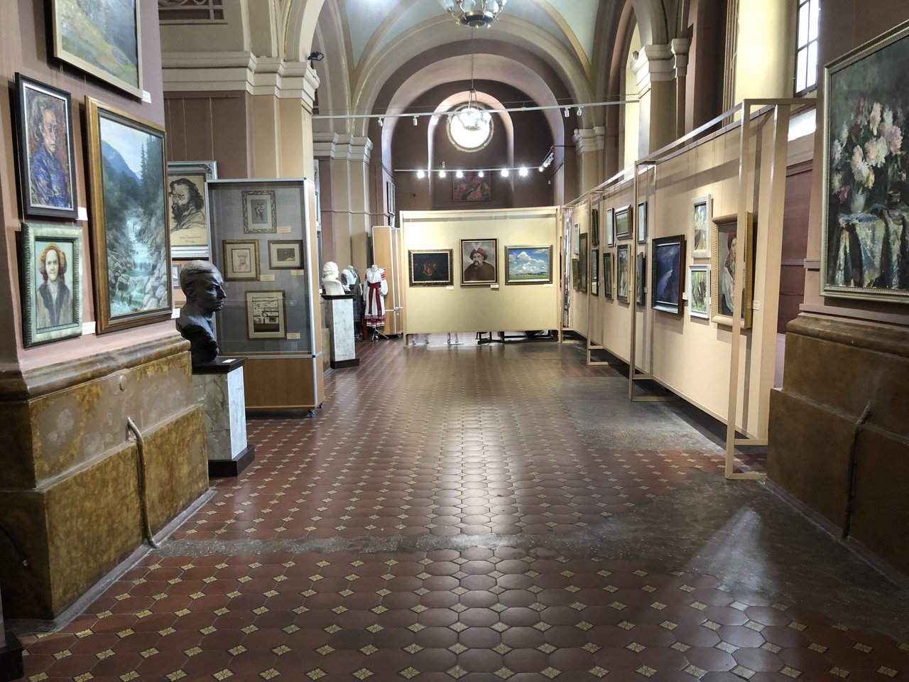 Museum der Künste von Prykarpattia — Ivano-Frankivsk — Музей мистецтв Прикарпаття, Івано-Франківськ, Україна