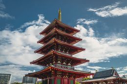 Tema del post: "Come l'eVISA ha semplificato l'ingresso in Giappone per i turisti in occasione dei festival estivi come il Tenjin Matsuri a Osaka, che si tiene a luglio e invita a celebrare la cultura giapponese." — Osaka, Japan