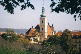 Erkundung der Alten Straßen von Prag und Wege zur Überwindung der Folgen von ETIAS für ukrainische Reisende: Wie die Mobile App I'M IN die Bequemsten Routen und Notwendigen Dokumente Vorschlagen Kann — Prague, Czech Republic